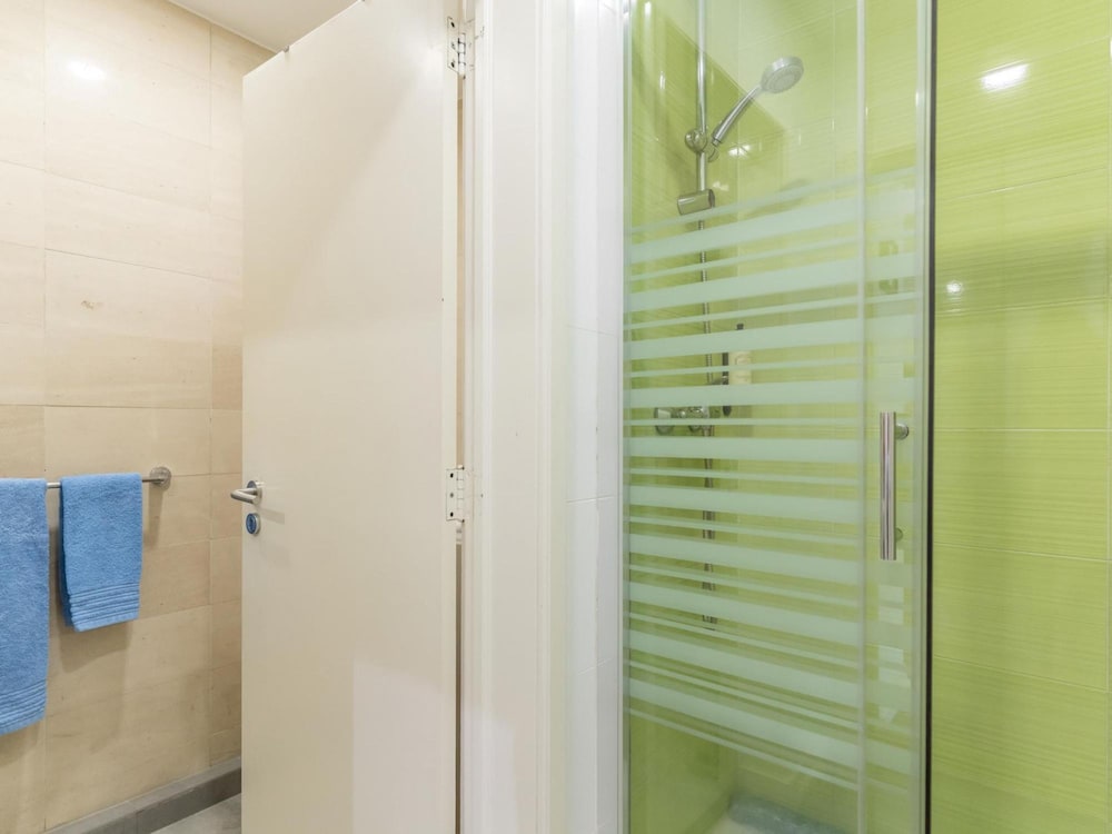 LV Premier Chiado CH8 Comfortable AC Elevator