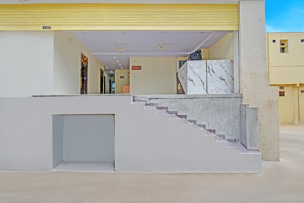 Fabhotel Srikara Grand Luxury Rooms