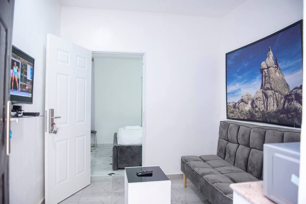Lovely One-bed Apartment Located in Abuja view 4