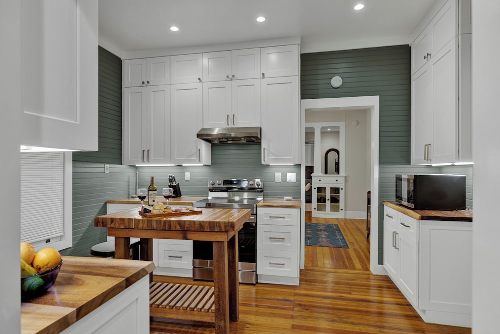 Tolle Haus: W/pool & Firepit-walk to Schlitterbahn, Comal Chutes & Downtown!