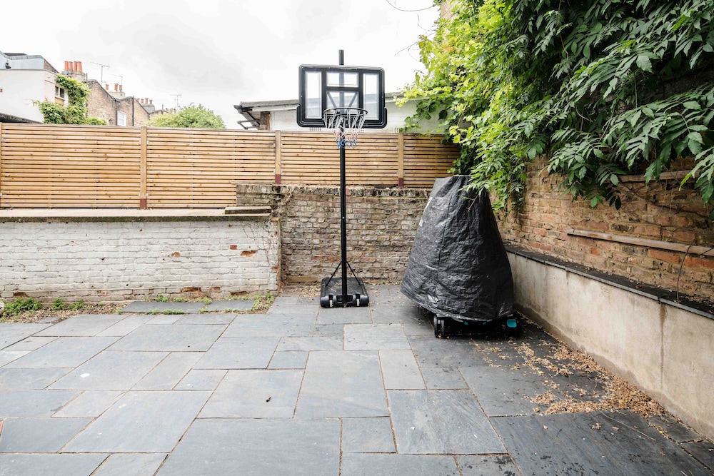 Stylish 2 Bedroom / 2 Bath In Notting Hill