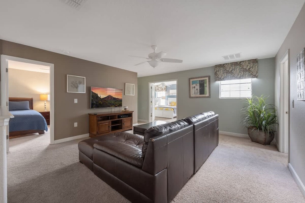 Cozy Comfortable 9BR Retreat in Champions Gate