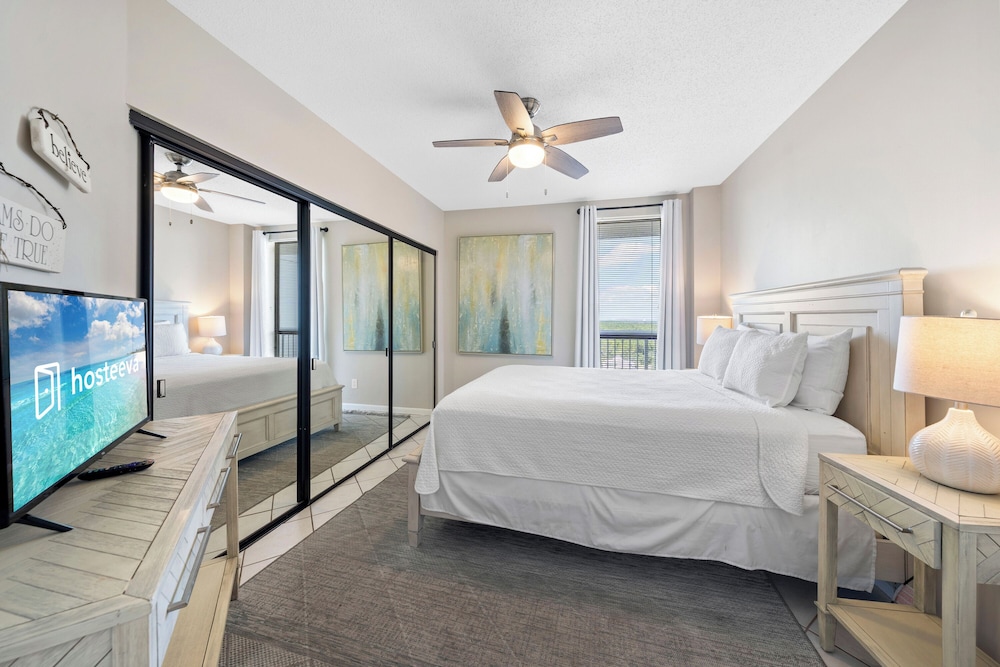 Pelican Pointe by Hosteeva