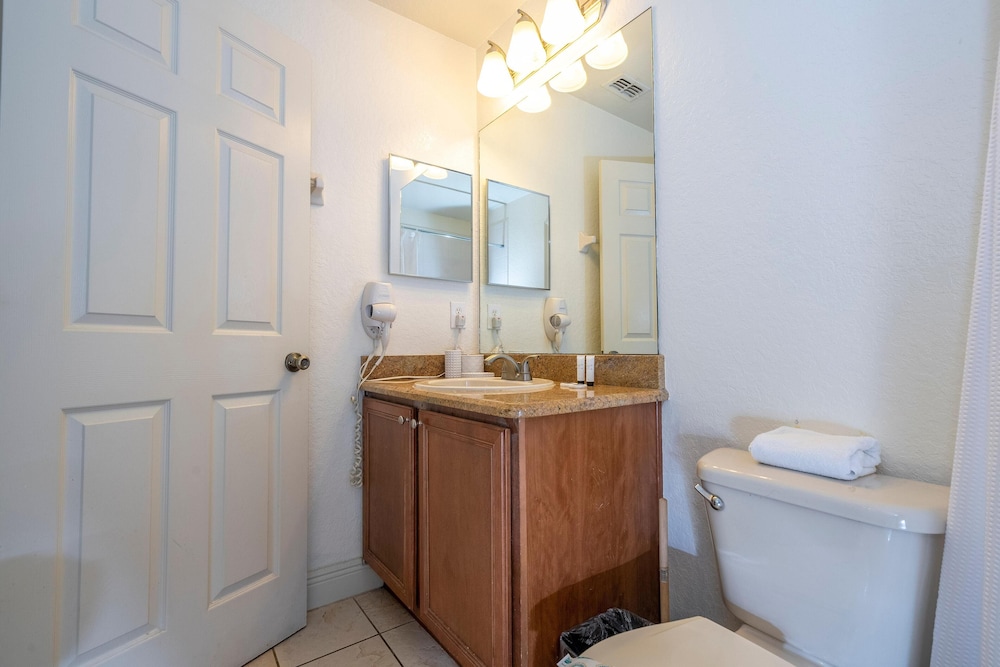 3132 CA - Charming Townhome Retreat