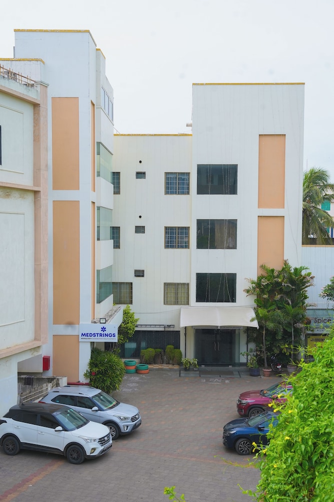 Hotel Grand Leela Krishna