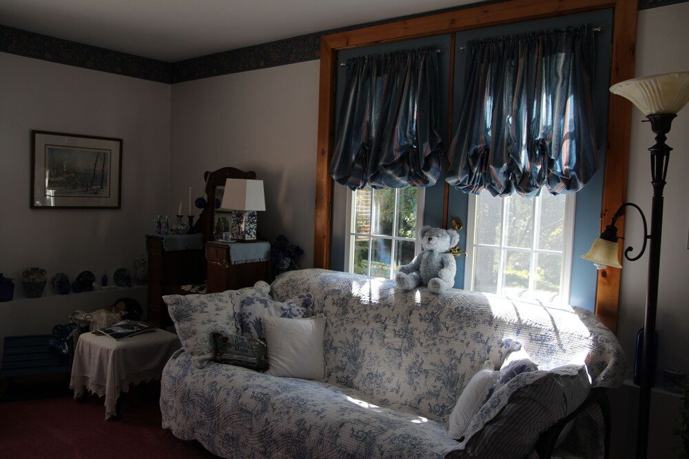 Jewel on the Hill Bed & Breakfast