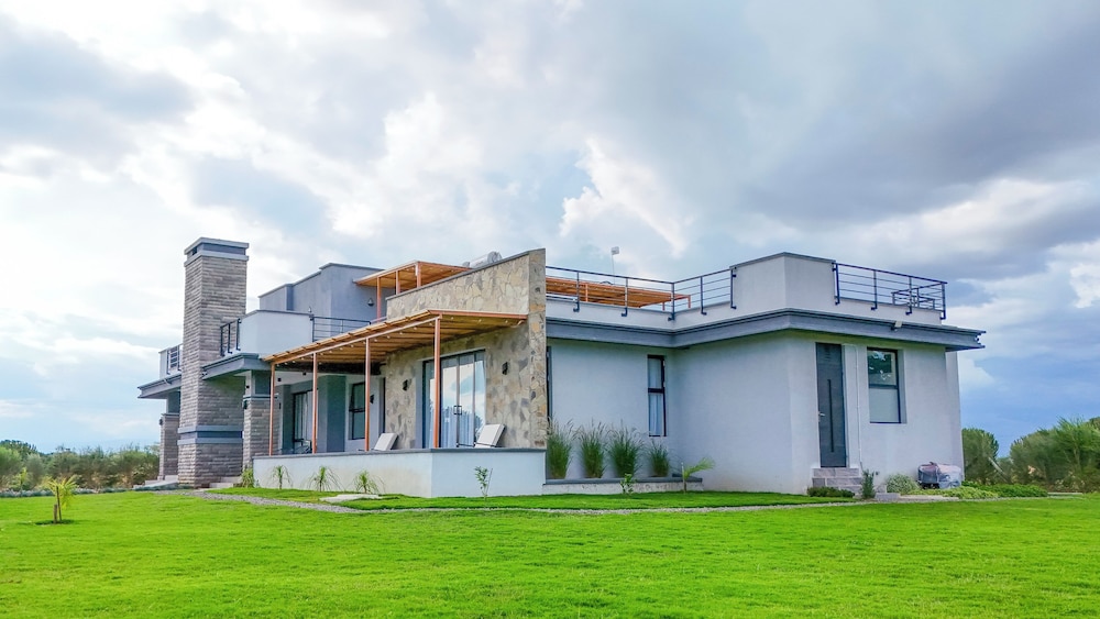 Lux Suites Impala House Naivasha