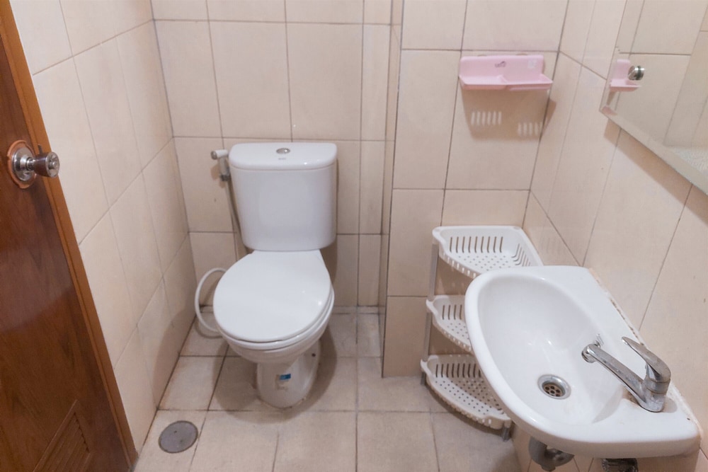 Chic And Cozy Studio Apartment At Amazana Serpong