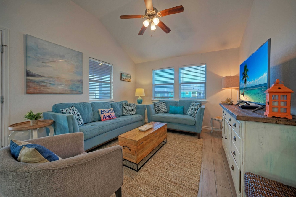 Purple Parrot by Avantstay Heated Pool, Beach Access & Central Port A Location