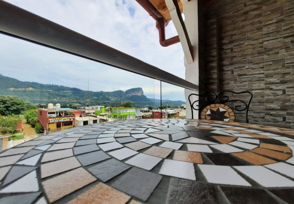 Hotel & Suites Cerro Rojo
