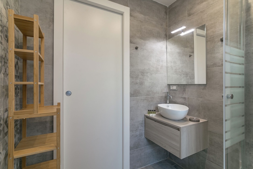 Modern Studio with Balcony in Milan