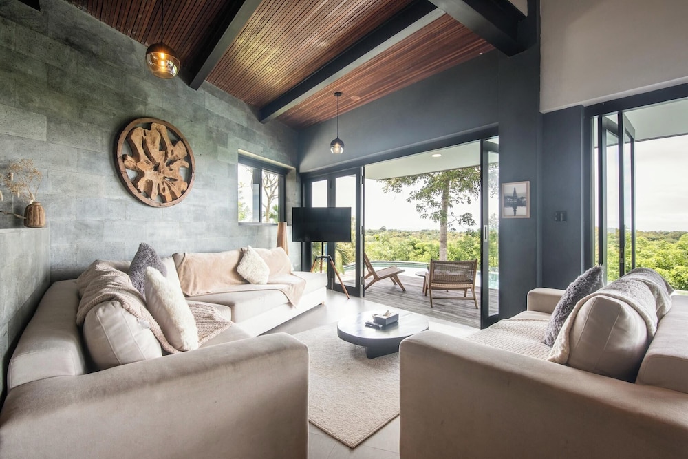 Stunning 6BR Villa 5 Mins to Bingin