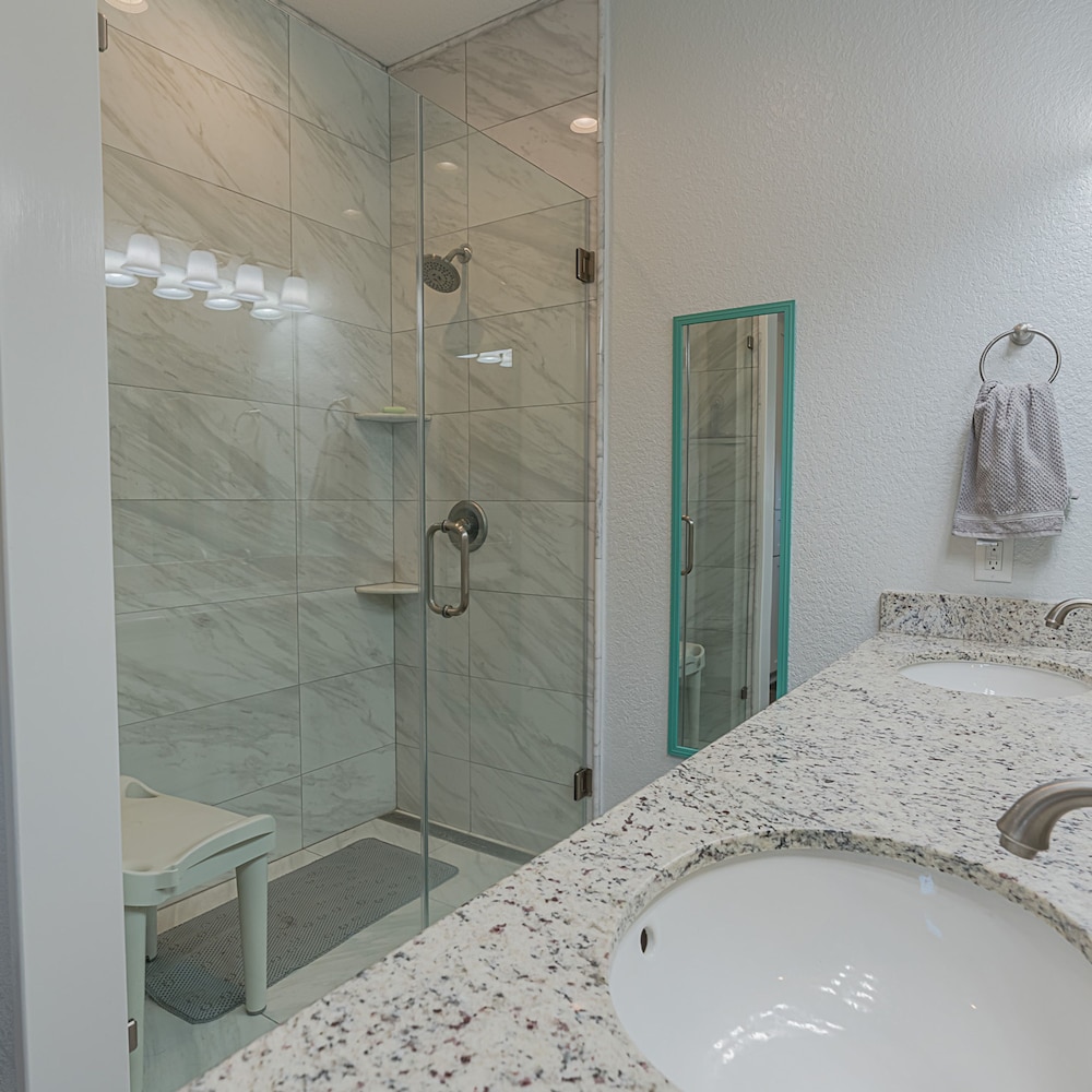 The Coast is Clear Great Home By Beach Bay view 3