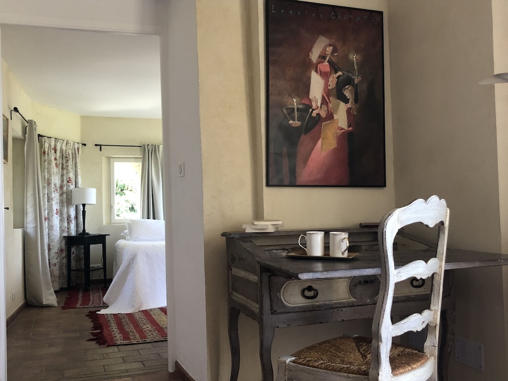 Bastide La Combe view 2