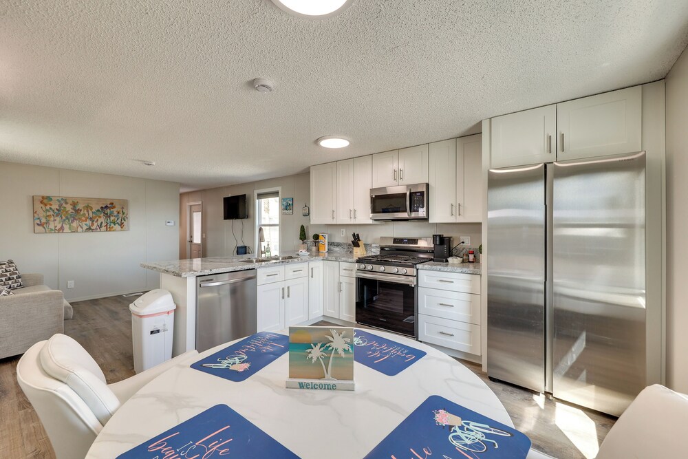 8 Mi to Laughlin Riverwalk: Waterfront Retreat