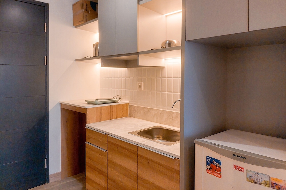 Modern And Cozy Studio At Collins Boulevard Apartment