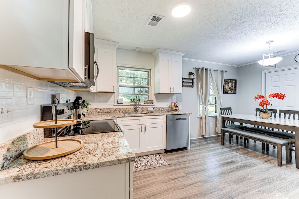 Peaceful Chatham Home in Virginia Countryside!