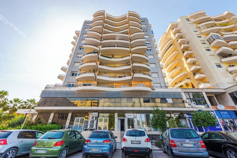 Kondo Stays - City Center Apartments