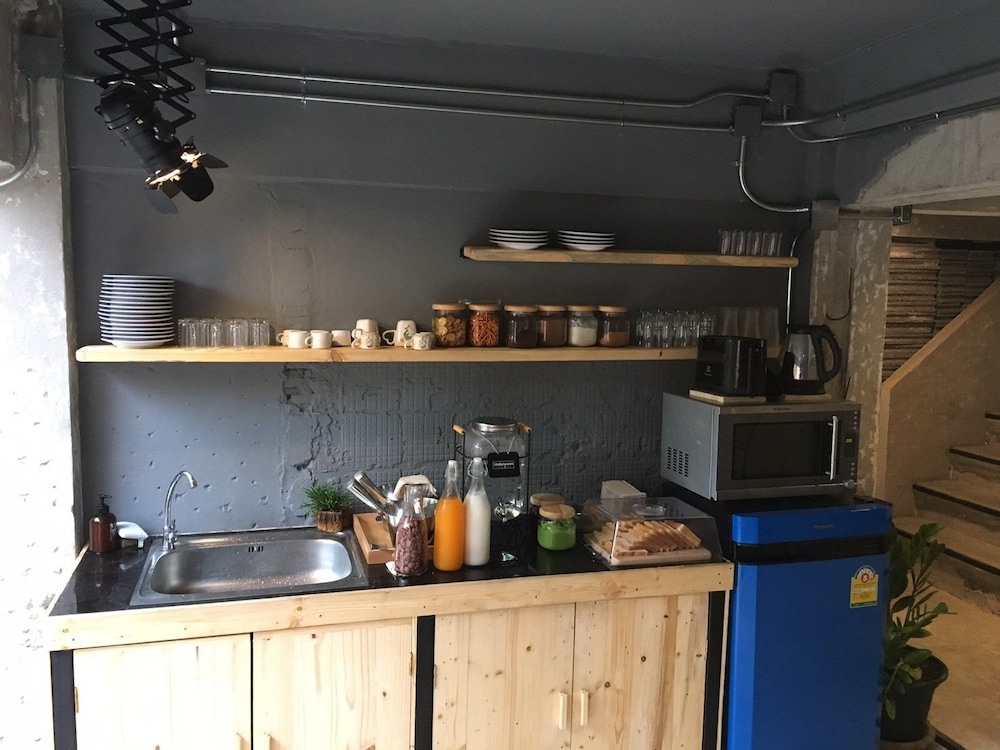 UdonBackpackers Beds and Cafe