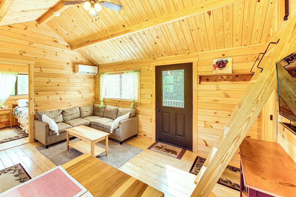 5 Mi to Susquehanna Boating! Secluded Log Cabin