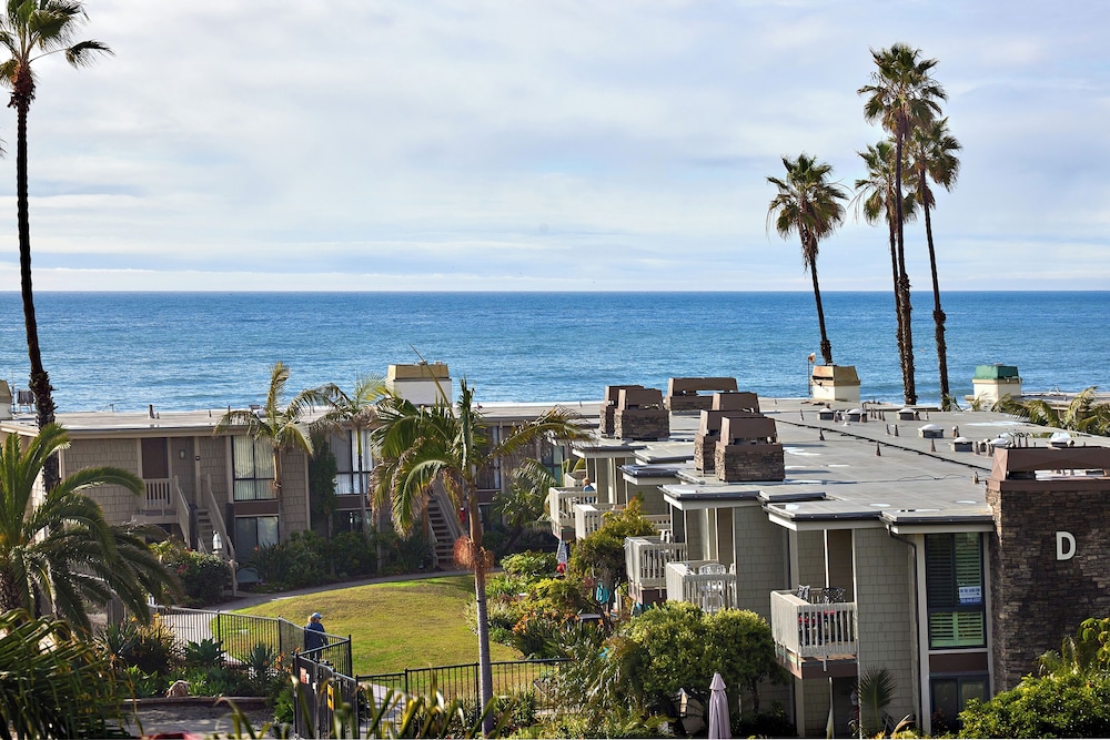 Hotel MMV II - Image 1