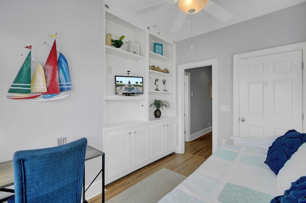 6 10th Avenue by Avantstay Steps to the Beach Pool 2691 Sqft