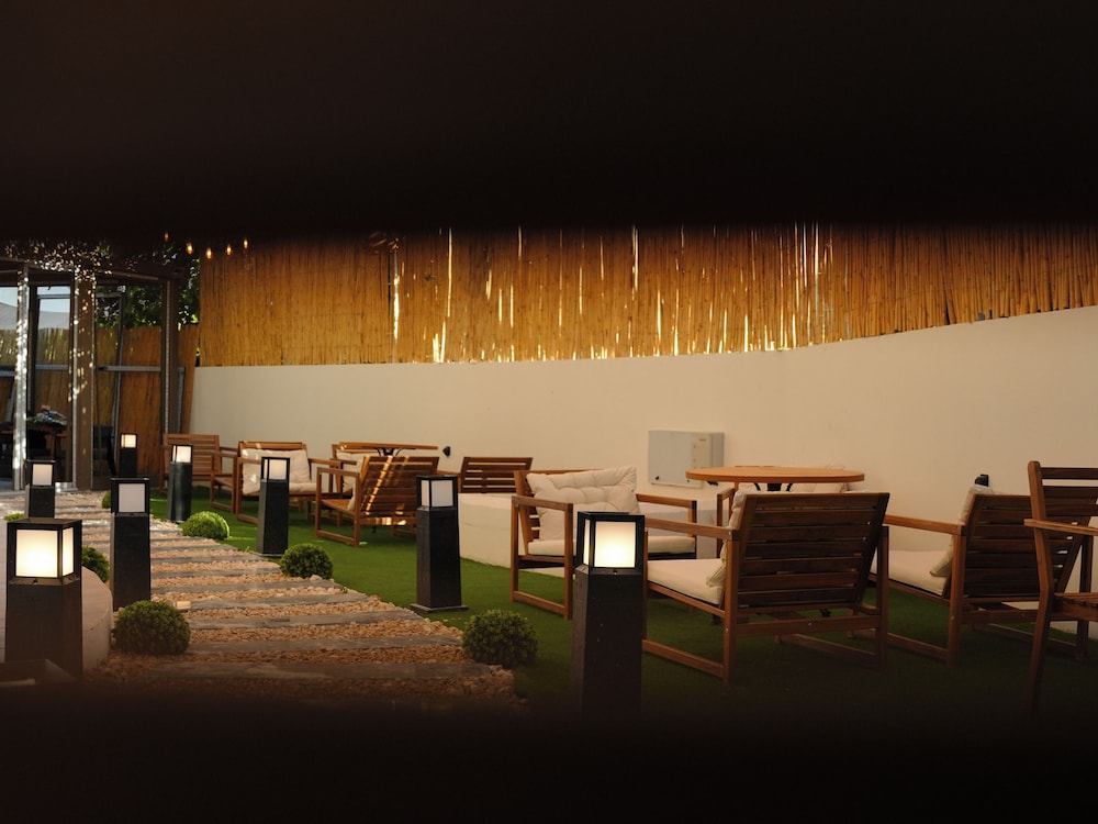 Bonnie City Hotel - Image 78