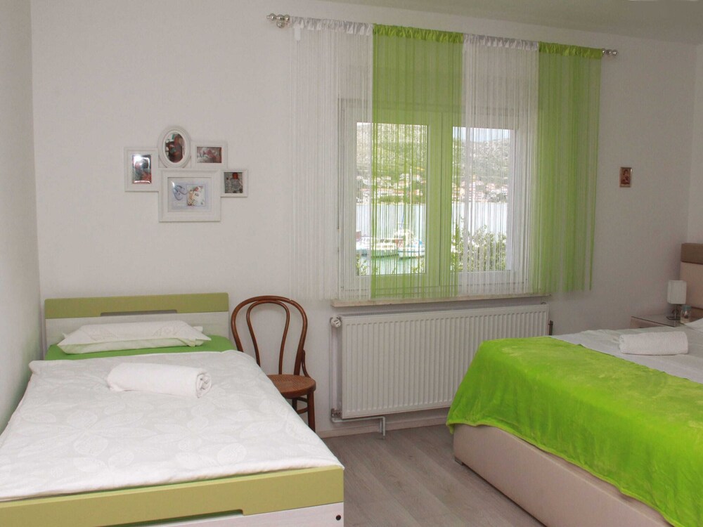 Apartment in Grebastica Near the Sea view 3