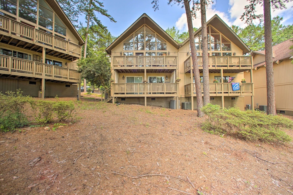 Keowee Key Resort Condo w/ Deck & Pool Access! view 5