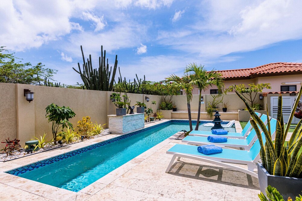 Luxury New 5 Location Pool Outdoor Kitchen