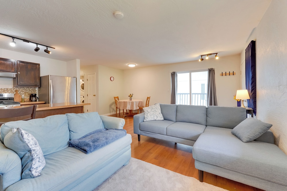 3 Mi to Alaska Zoo: Family Home in Anchorage!