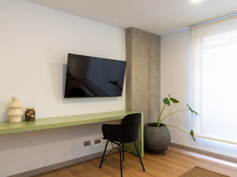 Cozy 3 BR w Balcony in Laureles Medell n