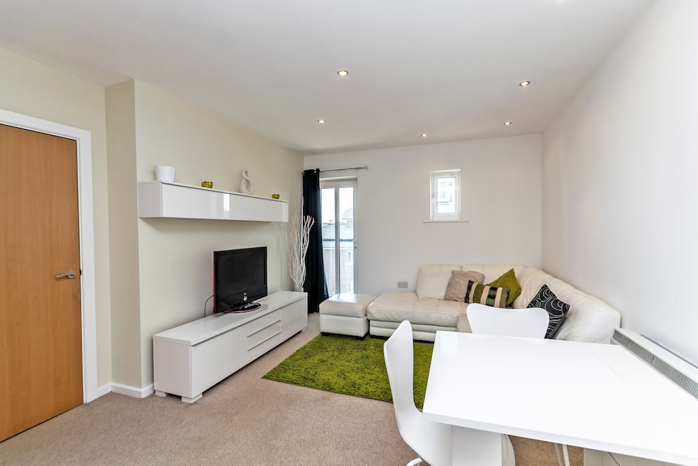 Racecourse Serviced Apartments