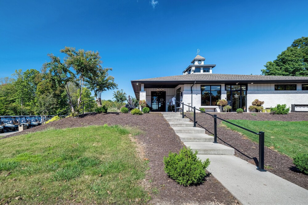 Community Pools & Beach: Smith Mountain Lake Condo