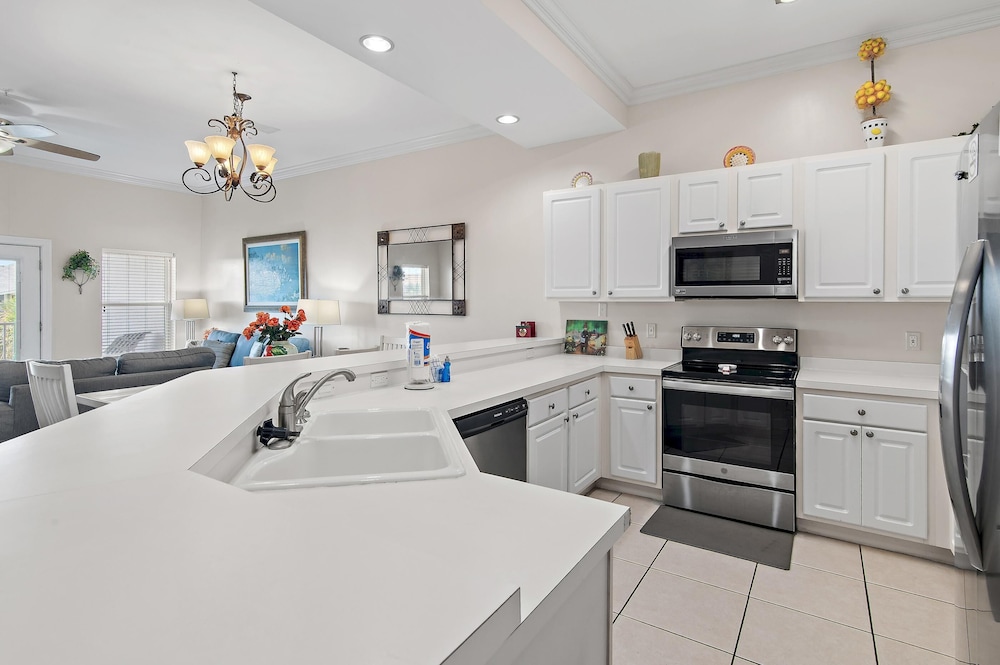 Pavilion Palms 205b