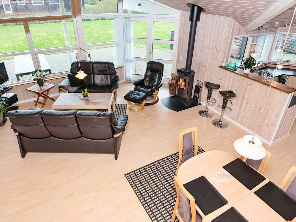 6 Person Holiday Home in Hemmet