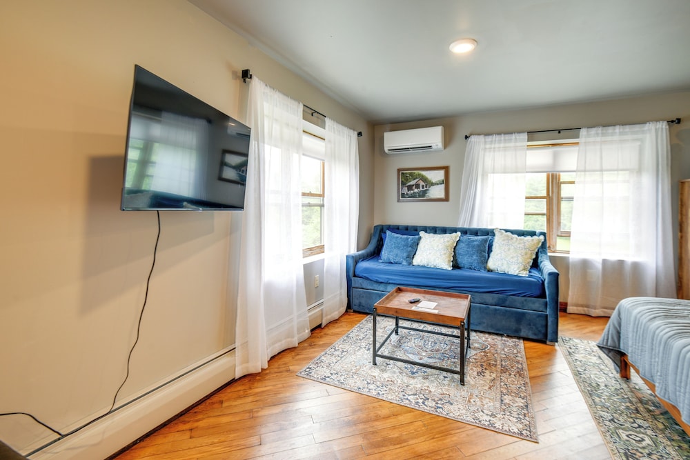 Meredith Studio Near Downtown: Hike, Swim, Ski!