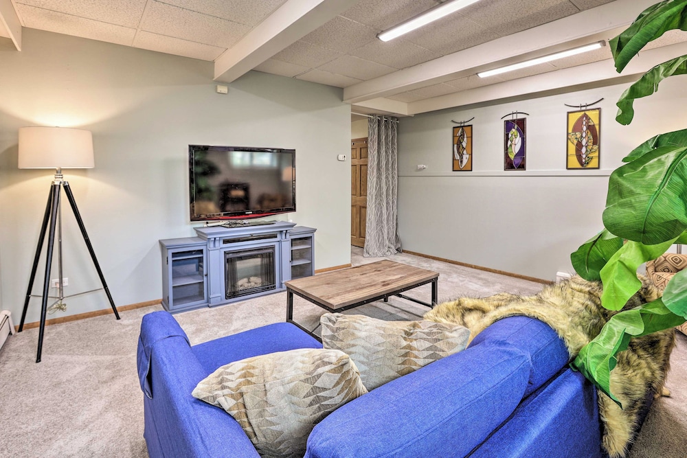 Vibrant 3BR Near Downtown w/ Fireplaces