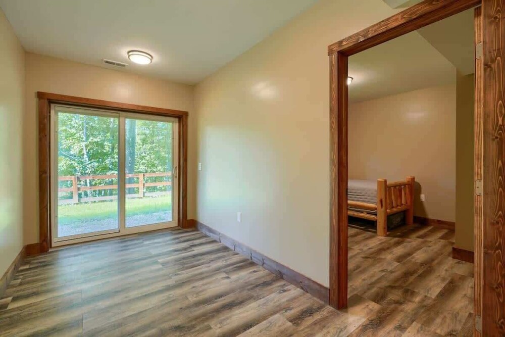 Tranquil Heights Cabin In Hocking Hills- HOT Tub!