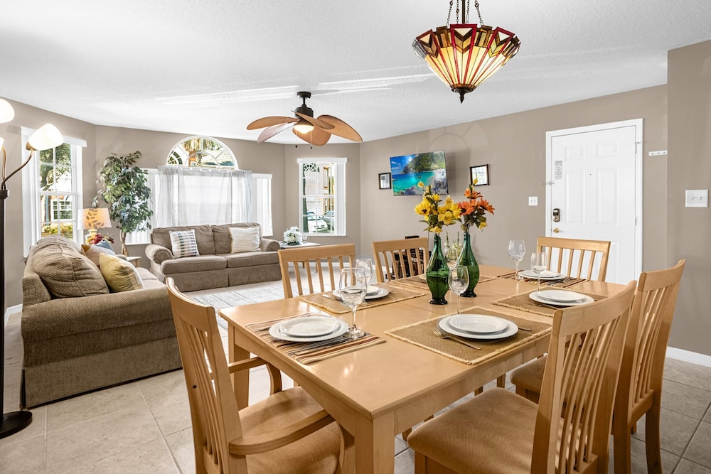 Upstay Stylish Condo w Garden Patio Near Disney