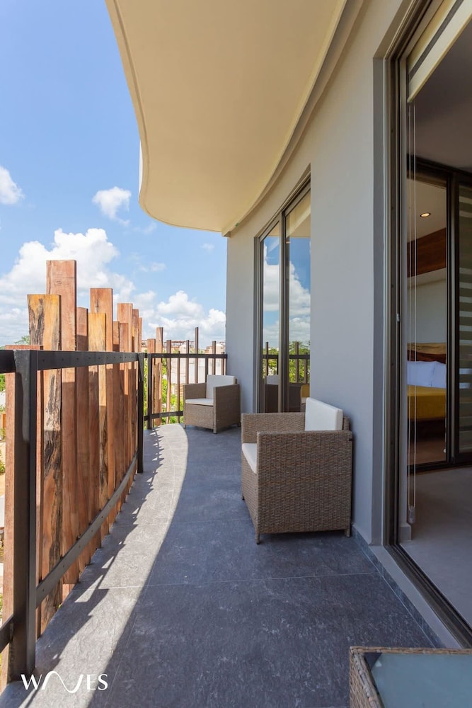 1 Br w Park Views in Condo w Gym Sauna Steam