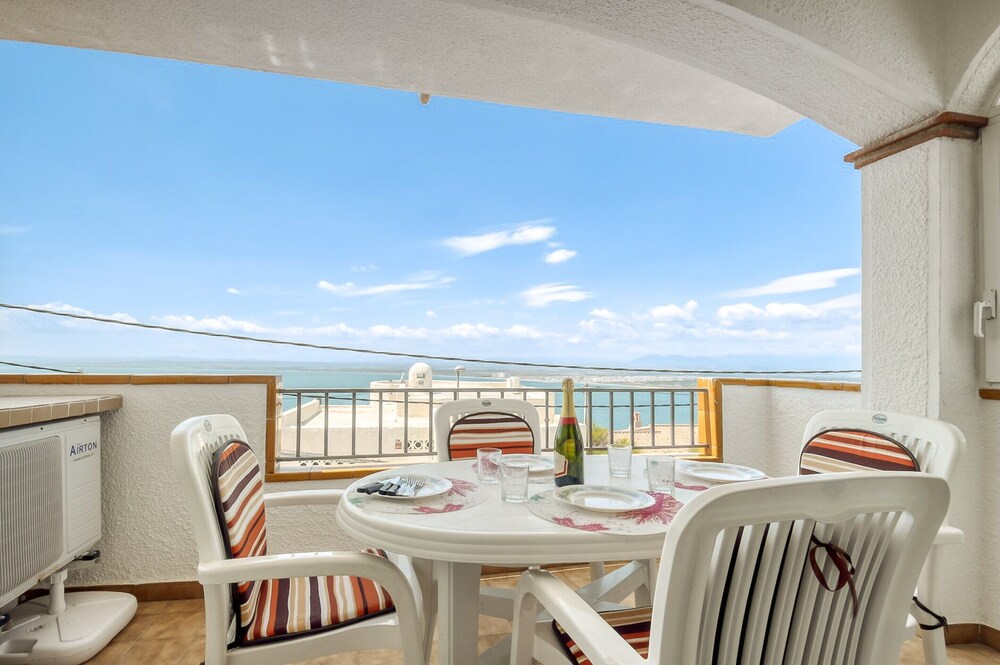 Apartment in Roses Near Cap de Creus