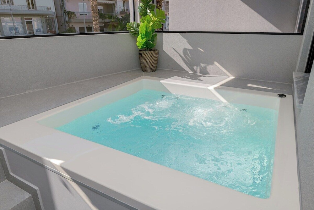G B Urban Spa by Cretanhouses