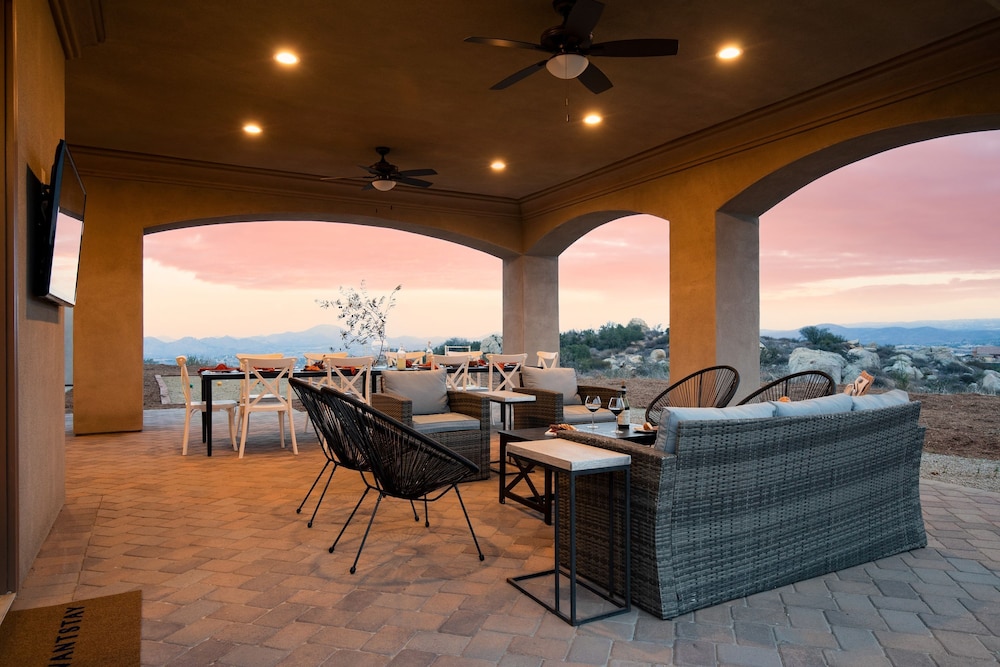 Malbec by Avantstay Incredible Estate w Panoramic Views Bocce Ball Court