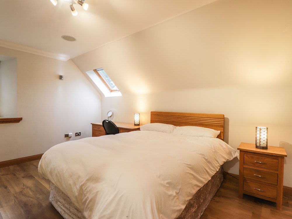 1 The Coach House