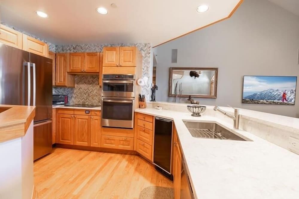 Beaver Creek Resort CO - Townsend Place & Strawberry Park Condos