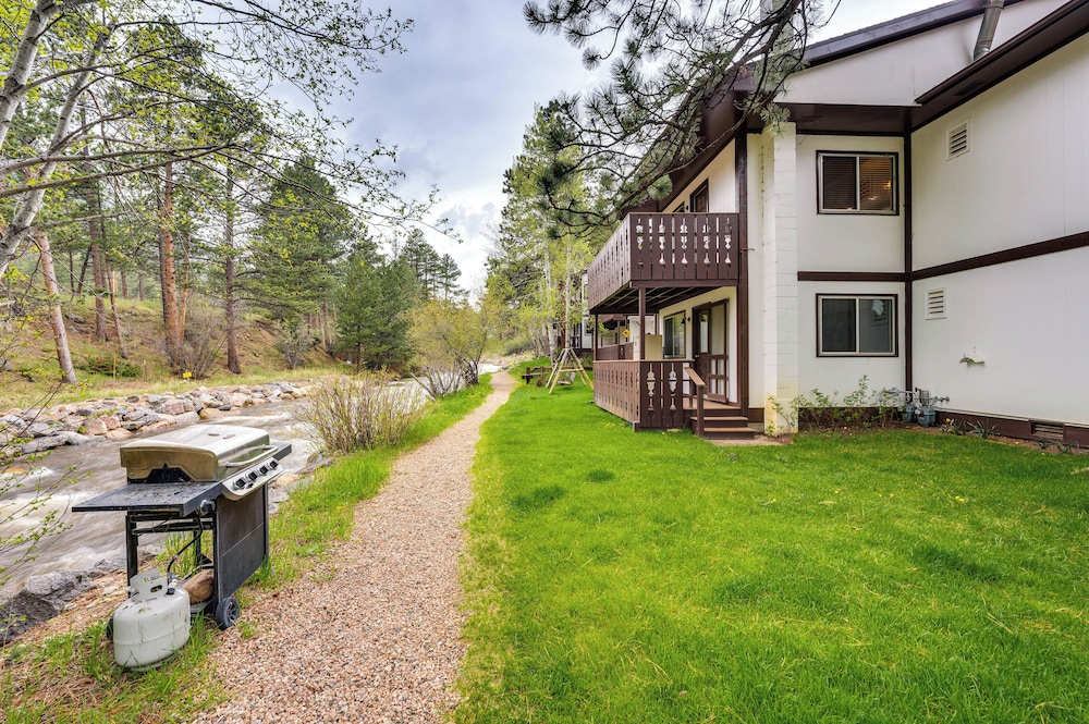 Estes Park Condo Rental: Balcony w/ River Views!