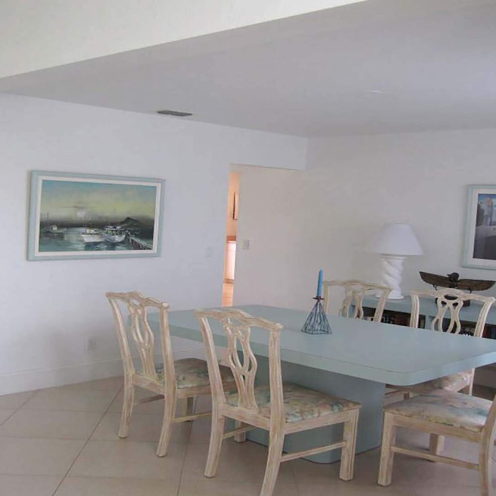 Altaira - top Location Lake View Pool Spa 4 Bed