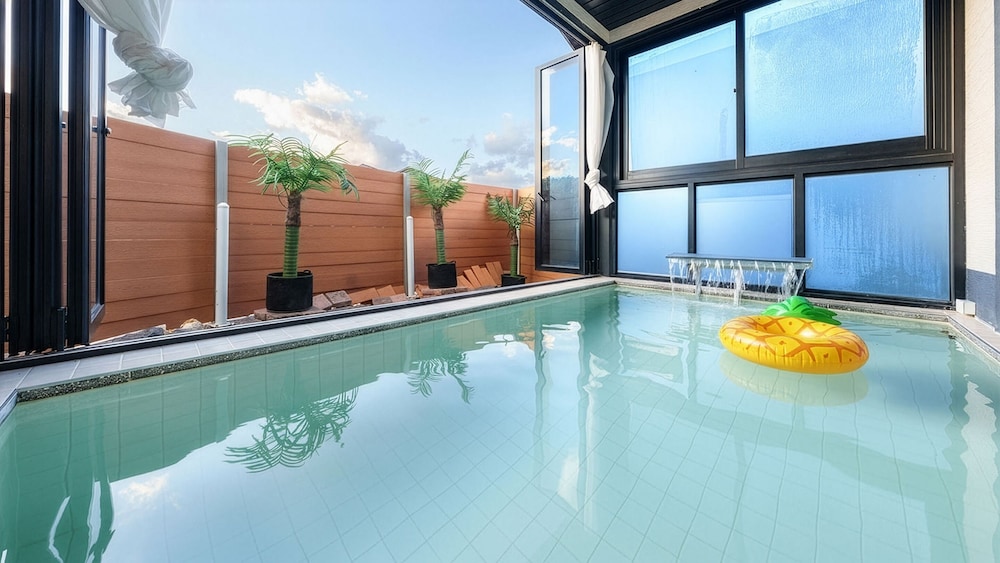 Taean Holy Dog Pool Villa