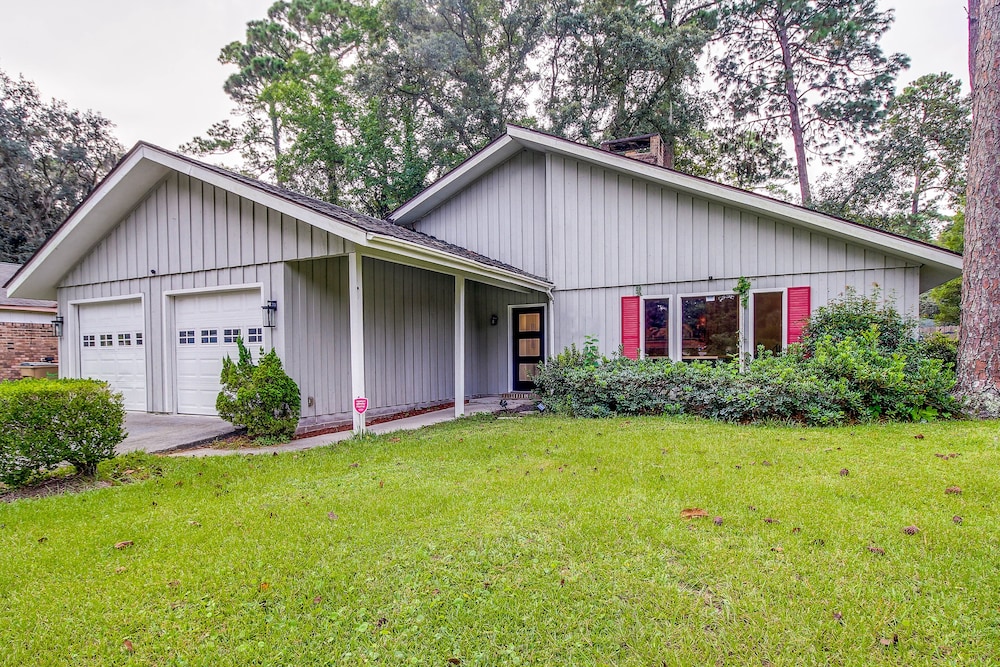 Chic Georgia Abode w/ Lounge Living: Near Beaches! view 4